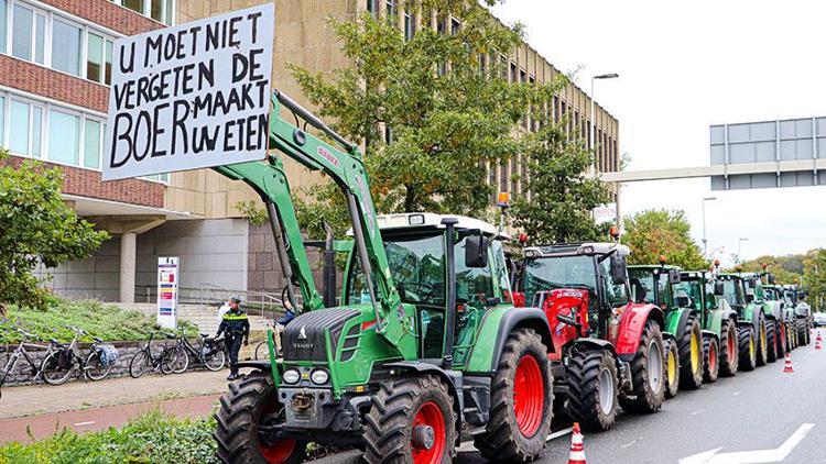 Hollanda’da çiftçilerden protesto