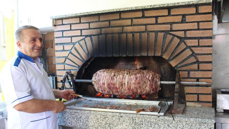 Lezzetli cağ kebabının sırrını işin ustasından öğrendik