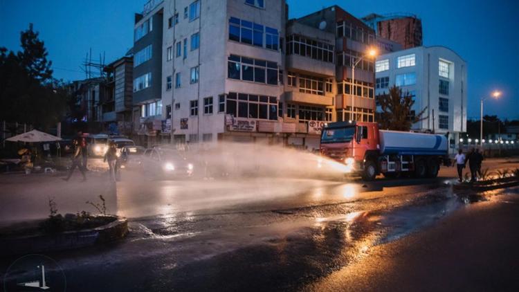 Etiyopya Başbakanı Ahmed tankerle ağaçları suladı