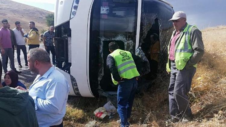 Afyonkarahisarda turist otobüsü devrildi: 1 ölü, 30 yaralı