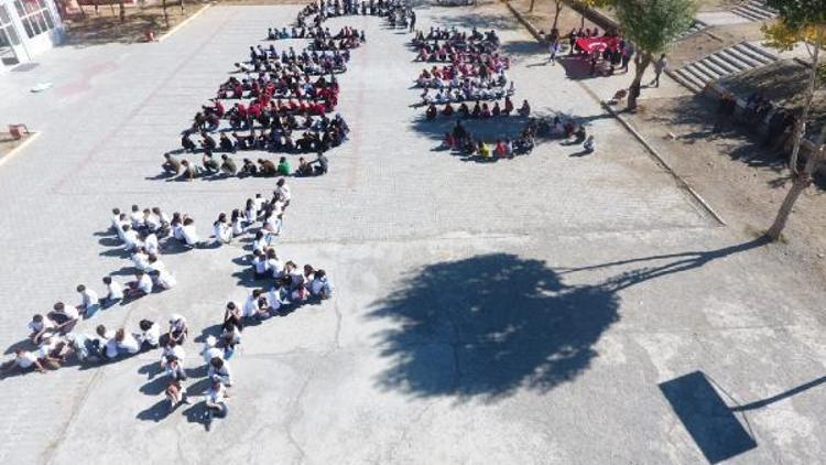 Vandaki öğrencilerden Barış Pınarı Harekatına destek