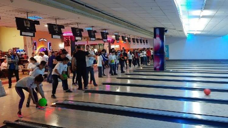 Bursa’da özel çocuklar bowlingde buluştu