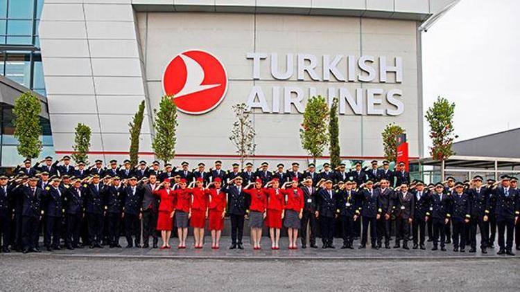 THYnin pilot ve kabin memurlarından Mehmetçike asker selamı
