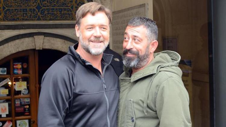 Russell Crowe Cem Yılmazı tebrik etti