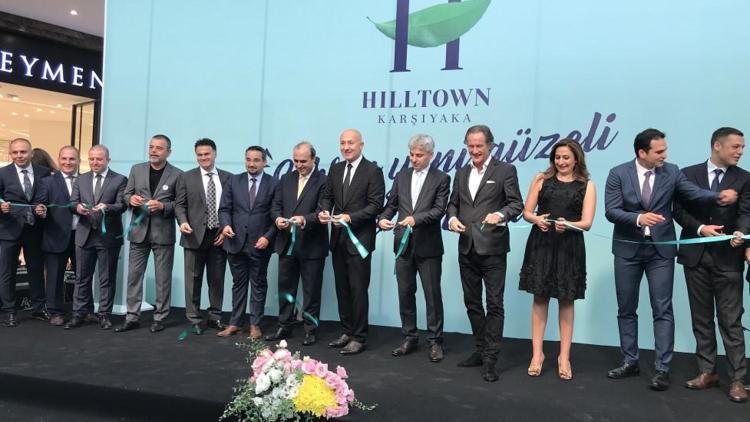 İzmir’in yeni cazibe merkezi Hilltown Karşıyaka  kapılarını açtı