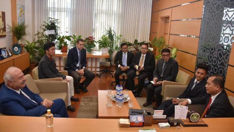 Endonezya’nın Ankara Büyükelçisi İkbal’den Bursa Kent Konseyi’ne ziyaret