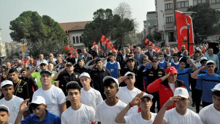 Binlerce Karacabeyli Mehmetçiğe destek için selam durdu