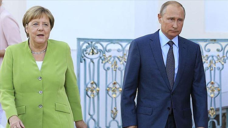 Merkel ve Putin, Ukrayna, Suriye ve Libyayı görüştü