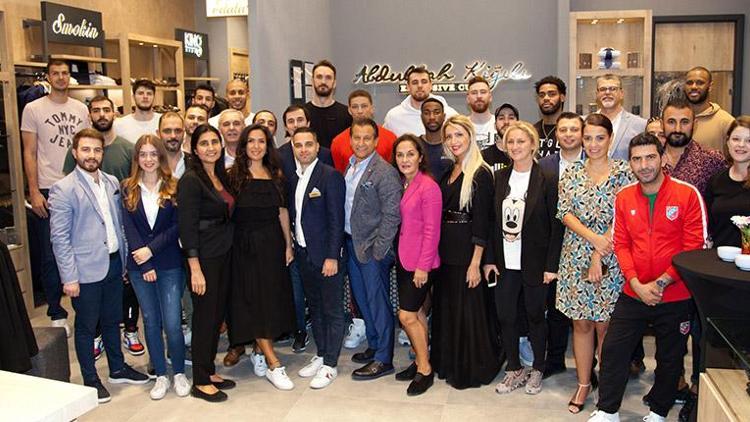 Pınar Karşıyaka oyuncuları Kiğılı mağazasını ziyaret etti