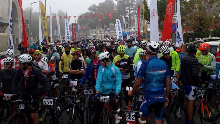 11. Cumhuriyet Kupası Bisiklet Yol Yarışı başladı
