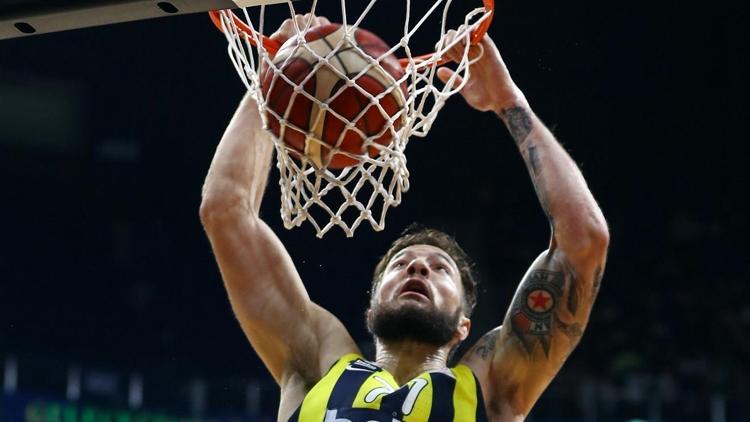 Lauvergne 13 sayıyla döndü, Fenerbahçe Beko rahat kazandı
