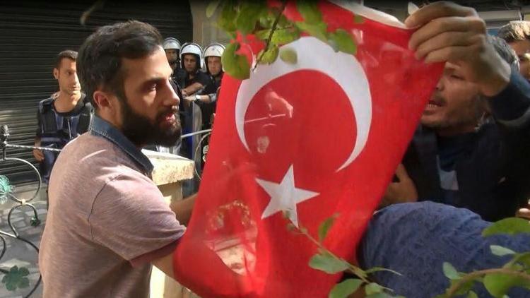 HDPli vekillerin de katıldığı basın açıklamasına Türk bayraklı tepki
