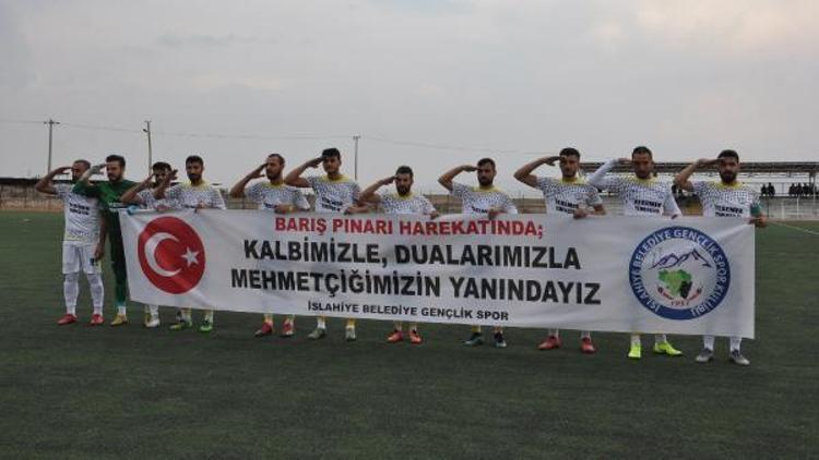 İslahiye’de sporculardan Barış Pınarı Harekatına pankartlı destek