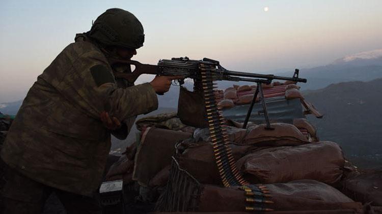 Mardinde PKKlı teröristlerle çatışma: 1 asker şehit
