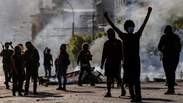 Şilideki zam karşıtı protestolarda 8 kişi hayatını kaybetti