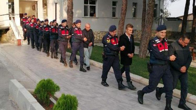 Çanakkale’de göçmen kaçaklığına 8 tutuklama