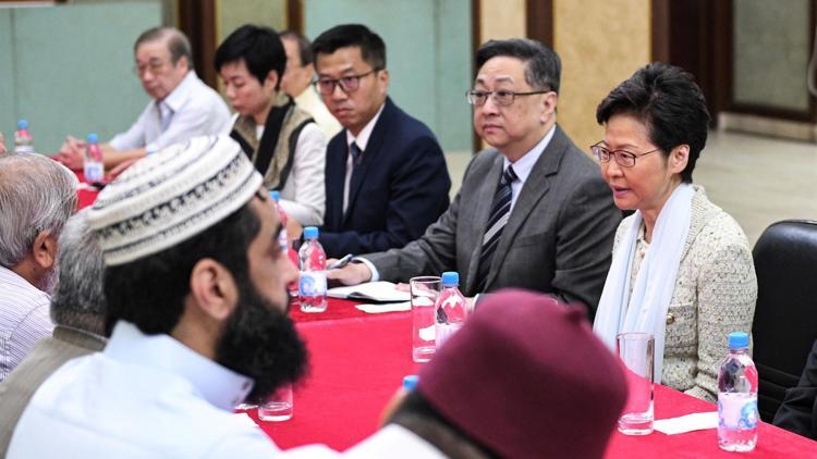 Hong Kongda yöneticilerden camiye TOMA özrü