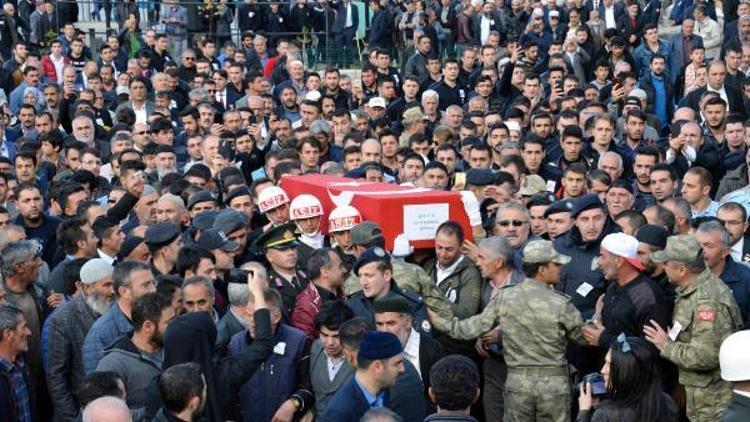 Şehit er Sezai Eşkioğlunu Erzurumda 20 bin kişi son yolculuğuna uğurladı
