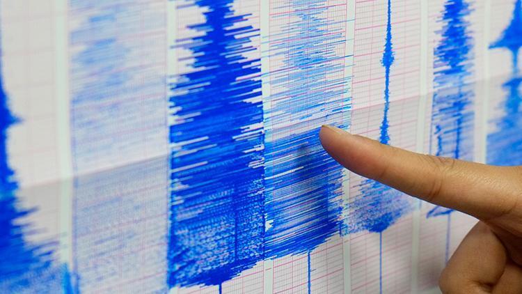 Son dakika... İranda 5.7 büyüklüğünde deprem