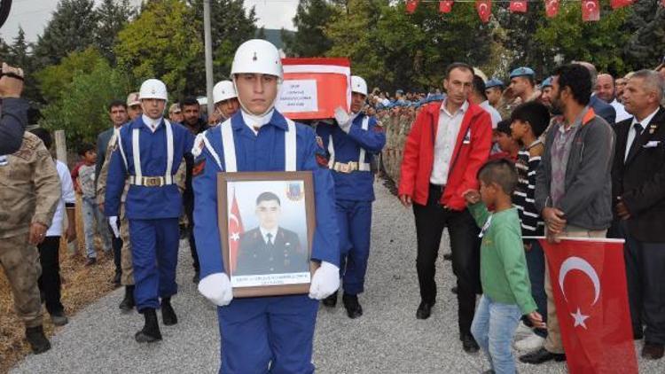 Şehit uzman çavuş Muhammet Önek toprağa verildi