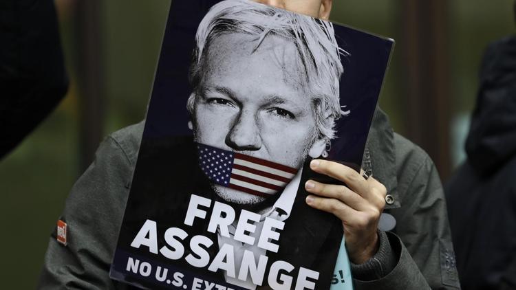 Assangeın ABDye iade duruşmasını erteleme talebi reddedildi