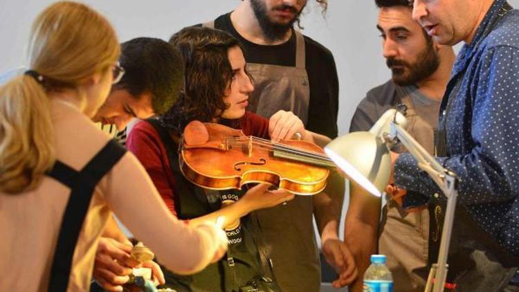 Dünyanın en önemli çalgı yapımcıları dördüncü kez İzmirde