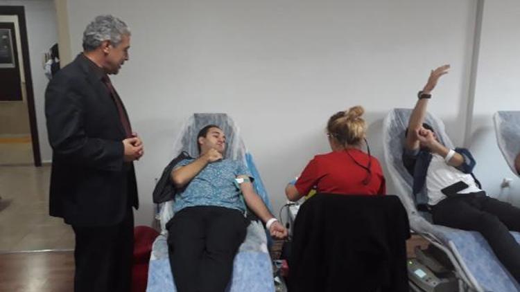 Bandırma’da KYK’da kalan öğrencilerden kan bağışı