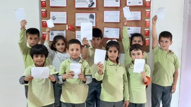 Minik öğrencilerden Mehmetçiklere mektuplu destek