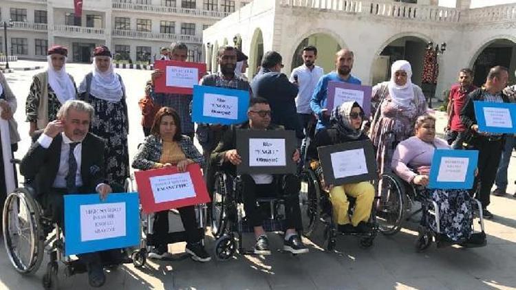 HDPli belediyenin işten çıkardığı engelli için eylem yaptılar