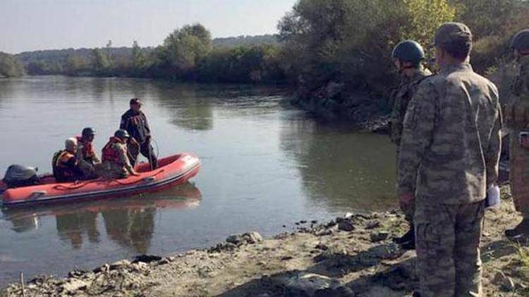 Meriç Nehrinde kaçakların kullandığı lastik botlar toplandı