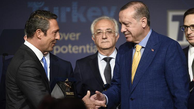 Fenerbahçeden Recep Tayyip Erdoğana 25. yıl plaketi