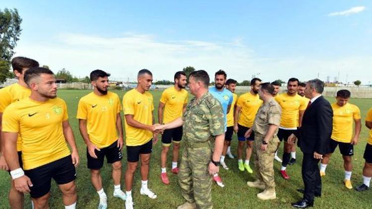 Komutanlardan Osmaniyespor FKya ziyaret