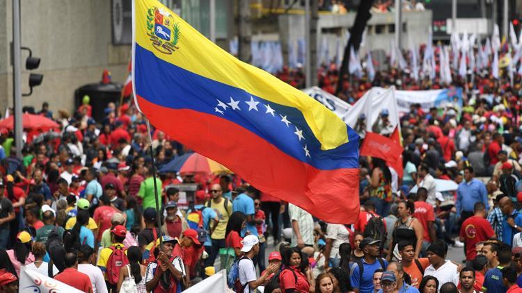Venezuelada muhalifler ve hükümet yanlıları yine sokakta