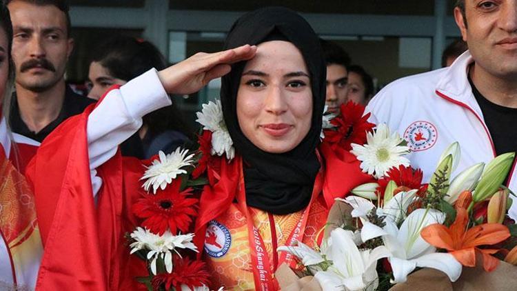 Hayriye Türksoy: Türk sporcular asker selamı ile tanınıyor