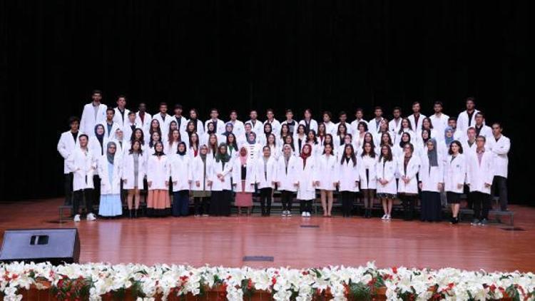 Tıp Fakültesi öğrencileri, beyaz önlüklerini giydi