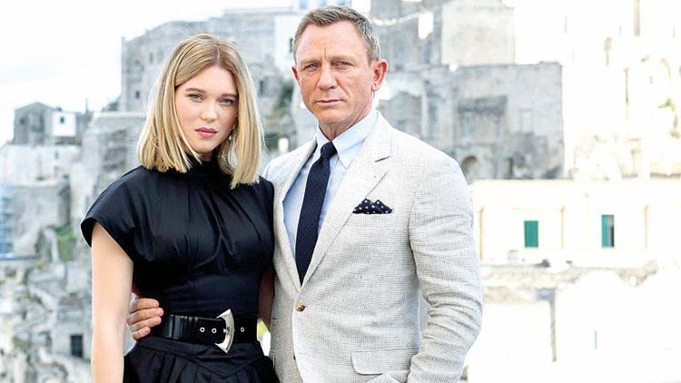 James Bond son filminde evleniyor
