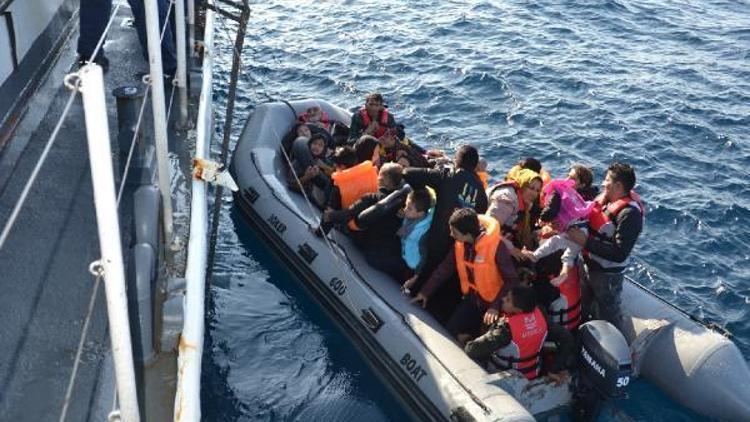 Lastik bot içinde 41i çocuk, 71 kaçak göçmen yakalandı