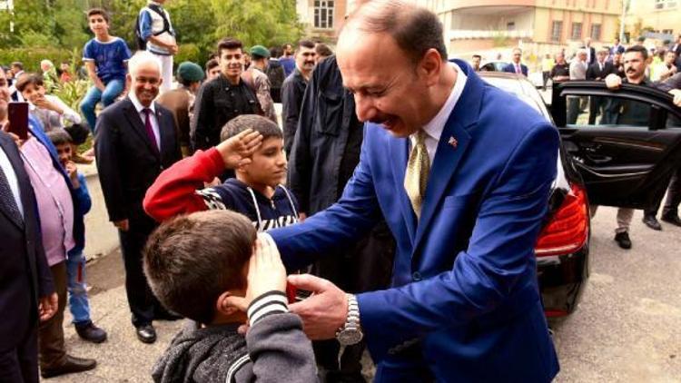 Şanlıurfa’da Cumhuriyet kutlamaları spor salonunda yapıldı