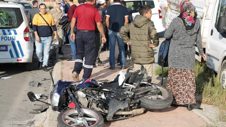 Otomobil ile çarpışan motosiklet sürücüsü yaralandı