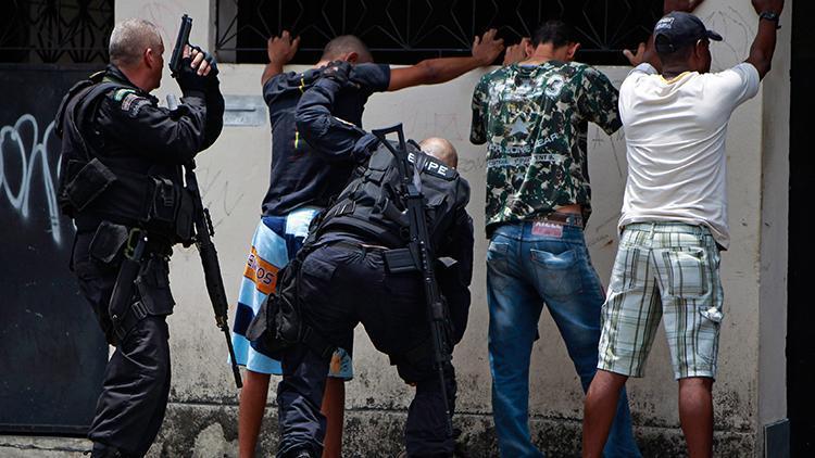 Son dakika... Brezilyada polis baskını kanlı bitti: 17 ölü