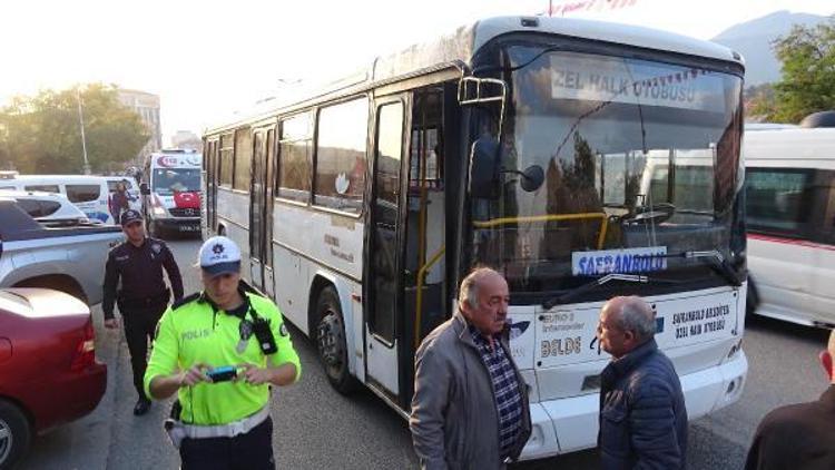 Halk otobüsünün öğrenciye çarpma anı kamerada