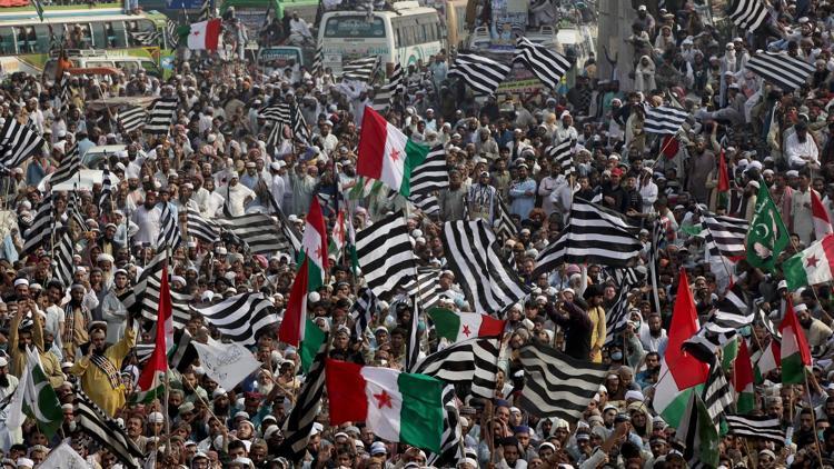 Pakistanda göstericiler İslamabada doğru yola çıktı