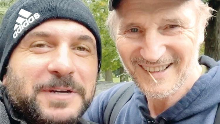 Liam Neeson ile Özgür Tekenin sürpriz buluşması