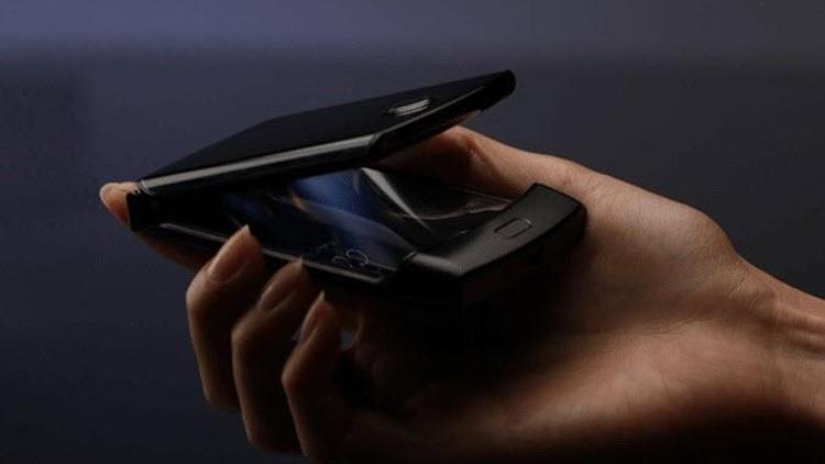 Motoroladan ekranı katlanabilen telefon