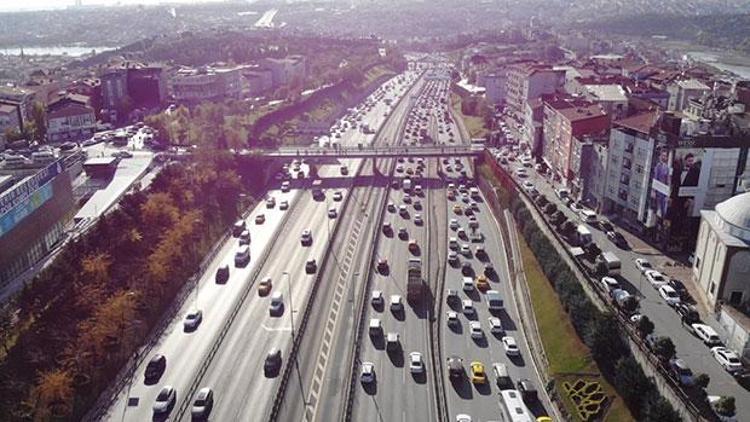 İstanbulda trafiği kilitleyen kaza