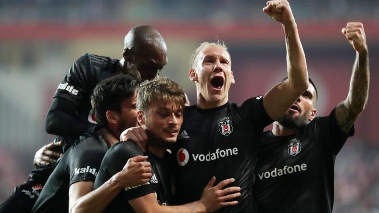 SON DAKİKA | Beşiktaş deplasmanda Antalyasporu 2-1 mağlup etti