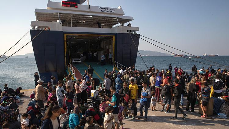 Yunan adalarındaki sığınmacılar ana karaya taşınıyor