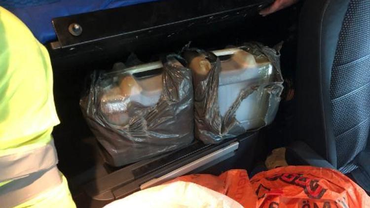 Sınır kapısında 107 kilogram kaçak bal ele geçirildi