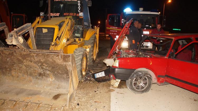 Park halindeki iş makinesine çarptı