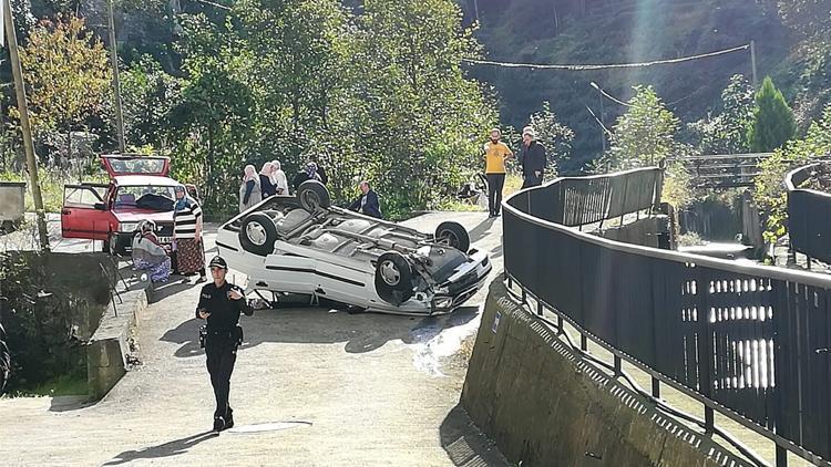 El frenini çekmeyi unuttu: 2 kişi yaralandı